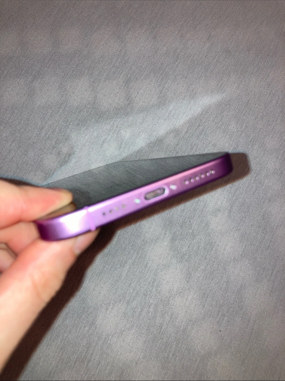 Apple iPhone in Lavender/Pink Back